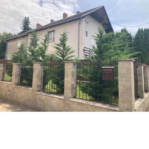 Lótusz Apartman
