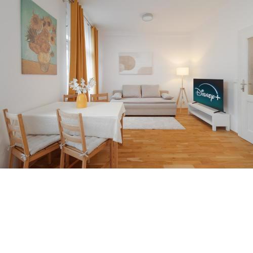 Louvre - Cozy City Center Apartment with Balcony