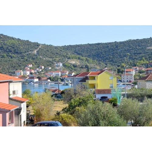 Lovely 2-Bed Apartment in Vinisce close to beach