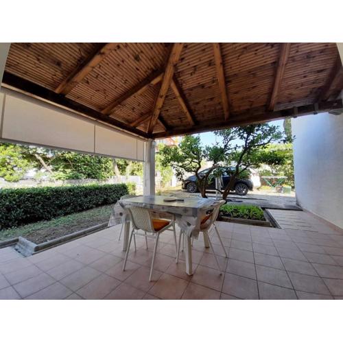 Lovely Apartment close to the Jezevac Beach