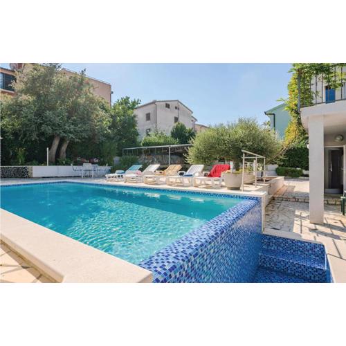 Lovely Apartment In Banjole With Wifi