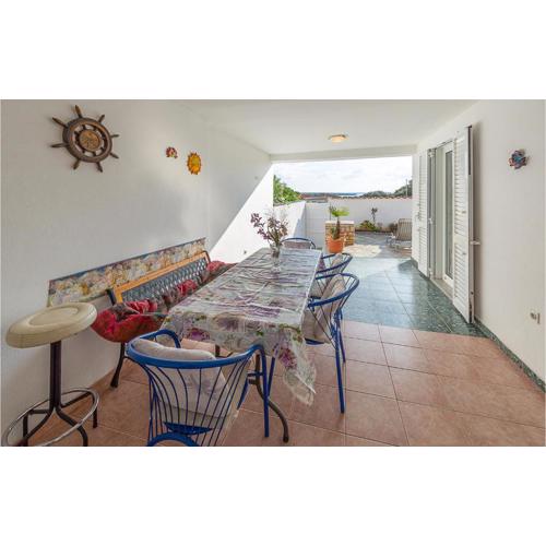Lovely Apartment In Barbariga With Wifi