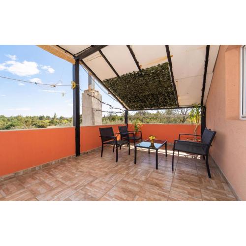 Lovely Apartment In Benkovac With Wifi