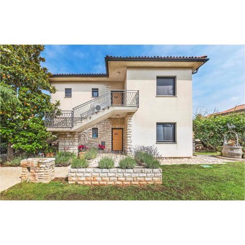 Lovely Apartment In Fazana With Wifi