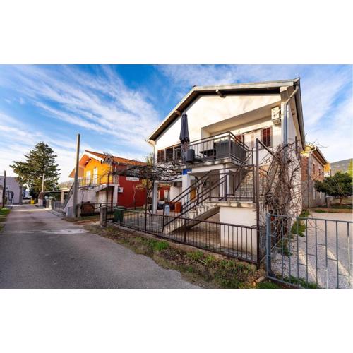 Lovely Apartment In Gornji Karin