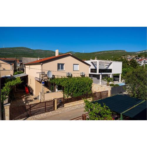 Lovely Apartment In Gornji Karin