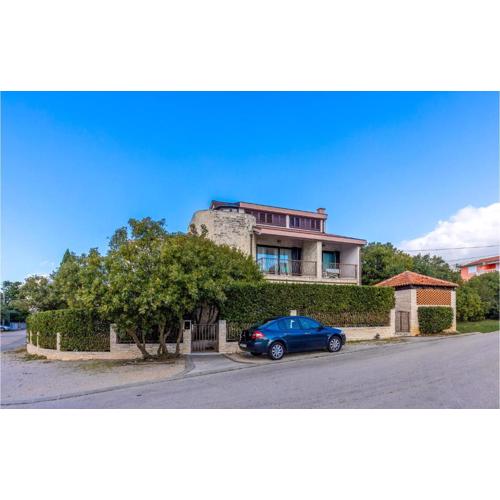 Lovely Apartment In Jadranovo With Wifi