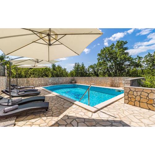 Lovely Apartment In Jadranovo With Wifi