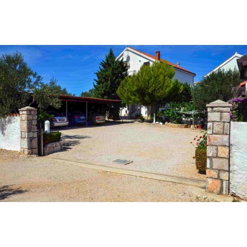 Lovely Apartment In Jezera With Wifi
