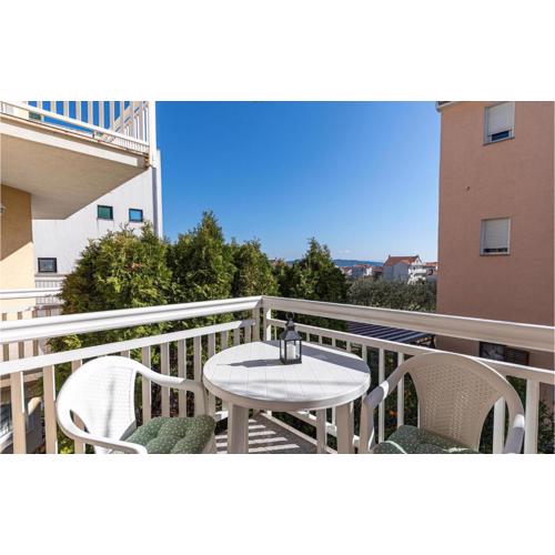 Lovely Apartment In Kastel Luksic