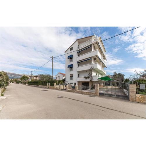 Lovely Apartment In Kastel Stafilic