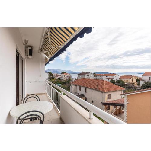 Lovely Apartment In Kastel Stafilic