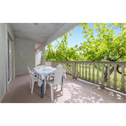 Lovely Apartment In Lopar With Wifi