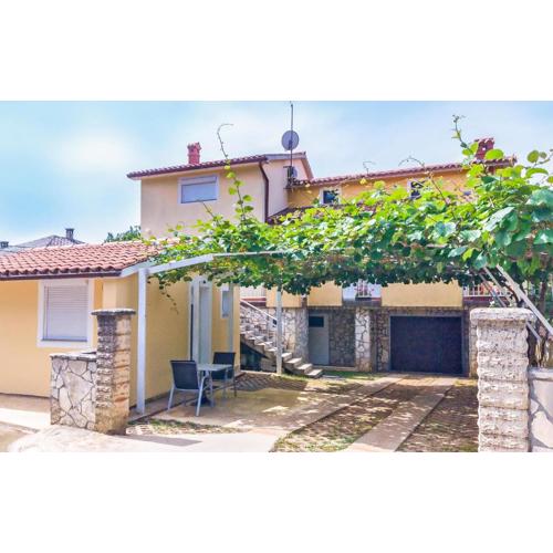 Lovely Apartment In Marcana With Wifi
