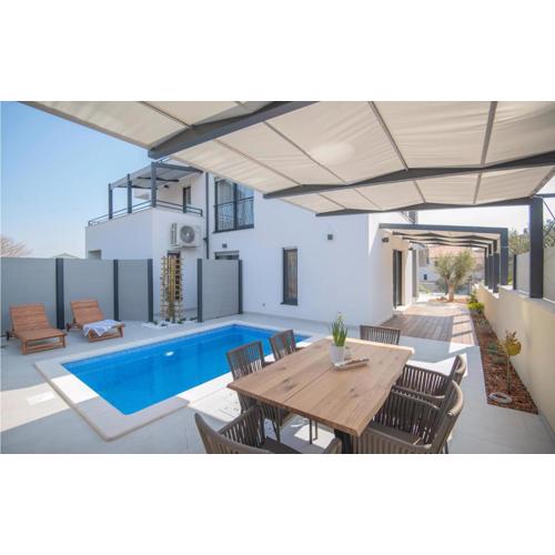 Lovely Apartment In Murter With Wifi