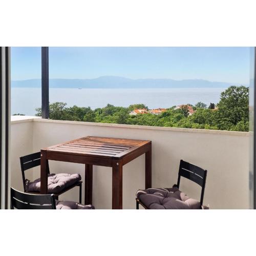 Lovely Apartment In Njivice With Wifi