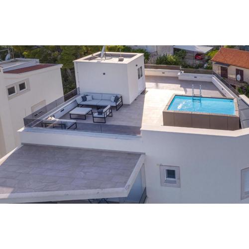 Lovely Apartment In Okrug Gornji