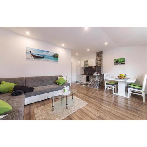 Lovely Apartment In Pavicini With Wifi