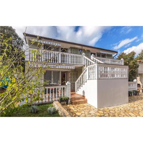 Lovely Apartment In Pavicini With Wifi