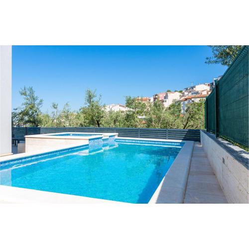 Lovely Apartment In Podstrana With Wifi