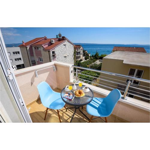 Lovely Apartment In Podstrana