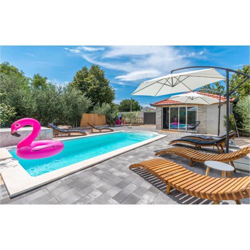 Lovely Apartment In Polaca With Wifi