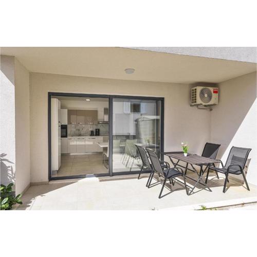 Lovely Apartment In Seget Donji