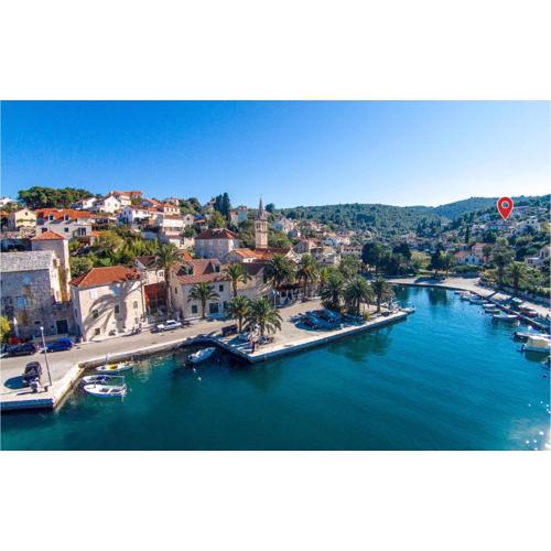 Lovely Apartment In Splitska