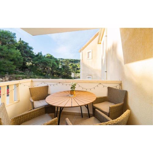 Lovely Apartment In Supetar With Wifi