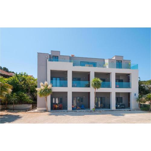 Lovely Apartment In Sutivan With Wifi