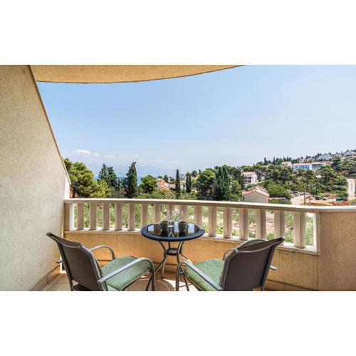 Lovely Apartment In Sutivan With Wifi
