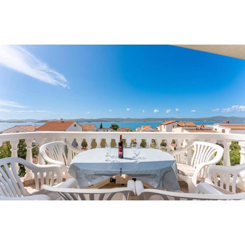 Lovely Apartment In Sveti Filip I Jakov