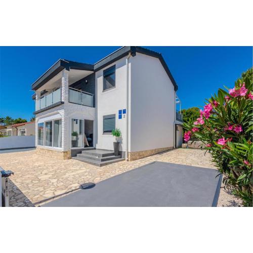 Lovely Apartment In Vir With Wifi