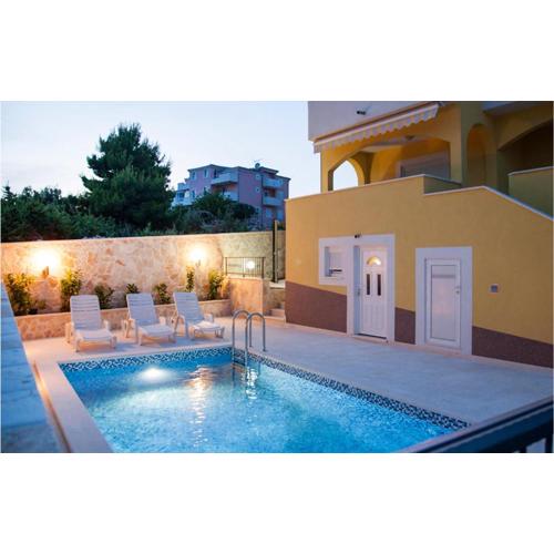 Lovely Apartment In Zecevo Rogoznicko