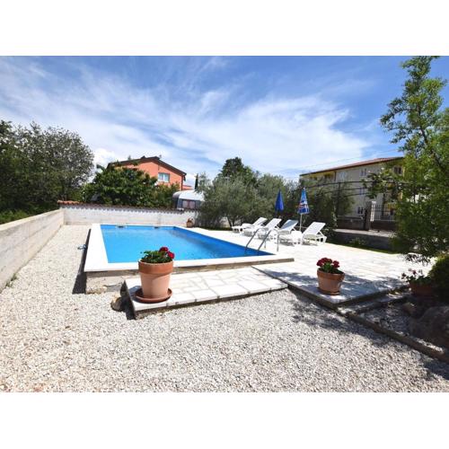 Lovely apartment with pool in Poreč