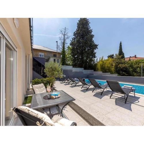 Lovely apartment with swimming pool