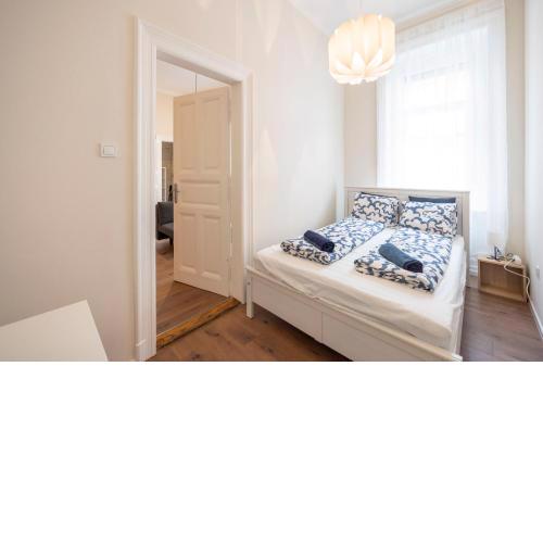 Lovely Central Apartment by Julia
