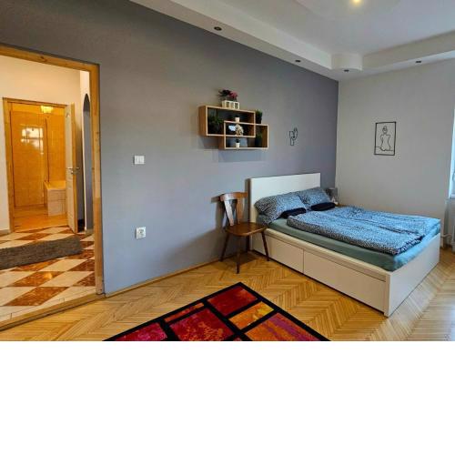 Lovely central apartment with free parking, Központhoz közeli 3 szobás lakás