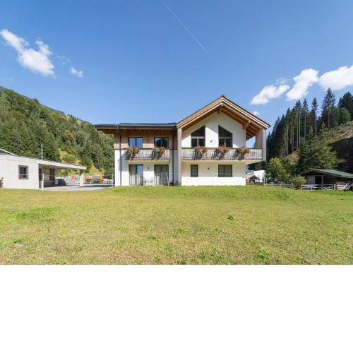 Lovely Chalet in Salzburg with Mountain View