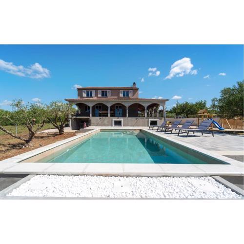 Lovely Home In Benkovac With Wifi