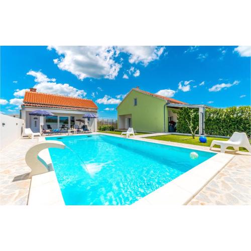 Lovely Home In Benkovac