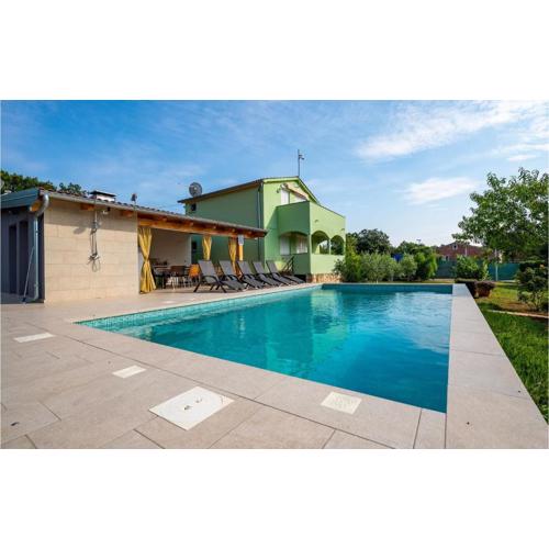 Lovely Home In Fazana With Kitchen