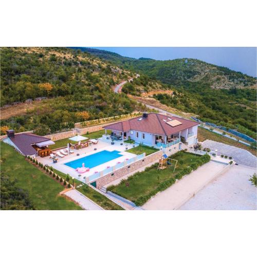 Lovely Home In Glavina Donja With Wifi