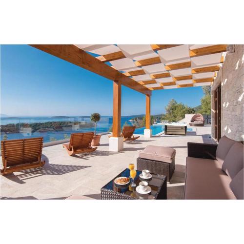 Lovely Home In Karbuni With Jacuzzi