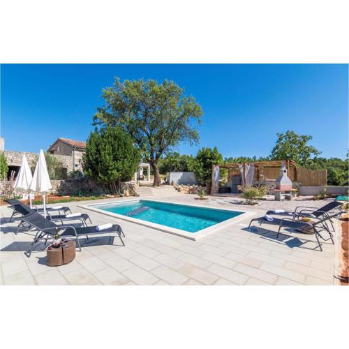 Lovely Home In Labin With Wifi