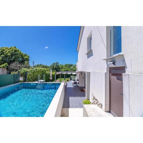 Lovely Home In Labin With Wifi