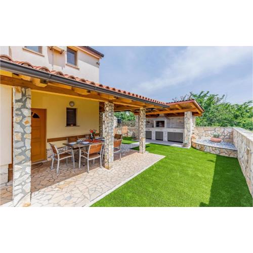 Lovely Home In Liznjan With Wifi