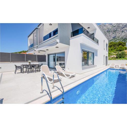 Lovely Home In Makarska With Kitchen