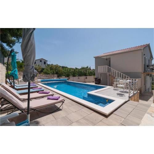 Lovely Home In Maslinica With Wifi