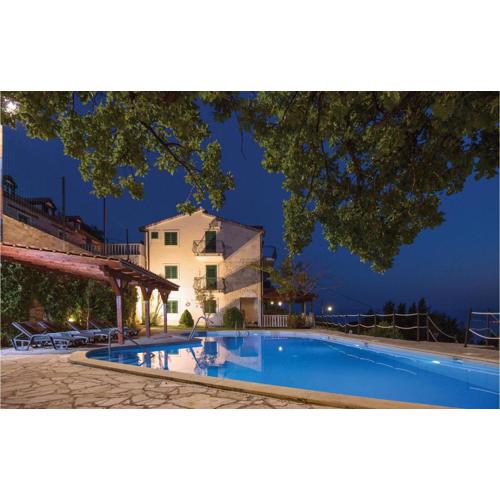 Lovely Home In Podstrana